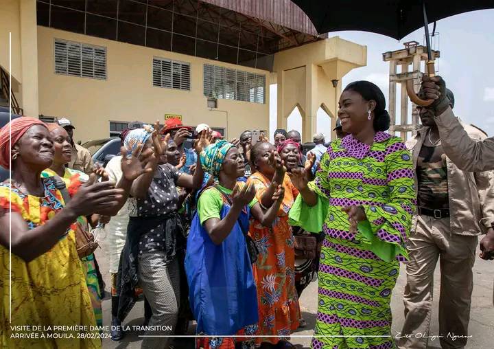 Zita Oligui Nguema, première dame du Gabon, retourne à ses racines ancestrales