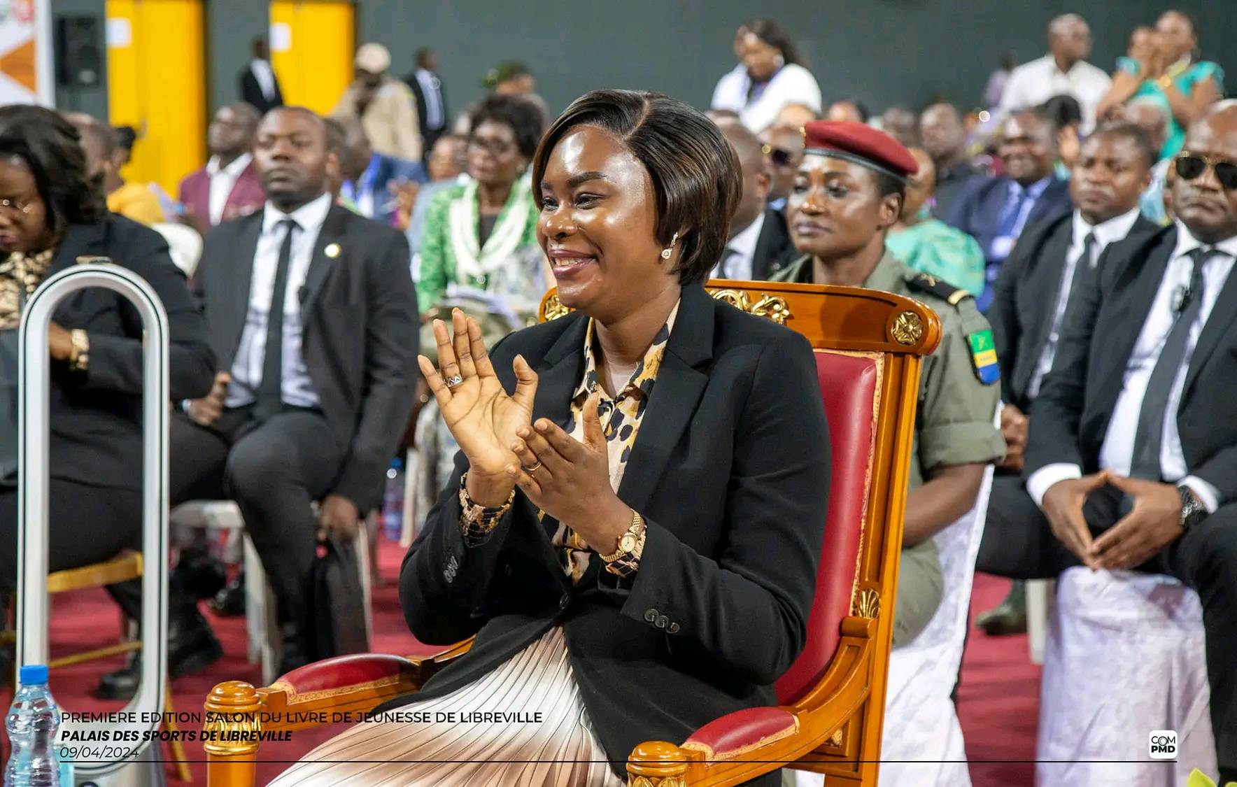 Titre : la Première Dame du Gabon, Zita Oligui Nguema, promeut la lecture au Salon du Livre de Jeunesse à Libreville