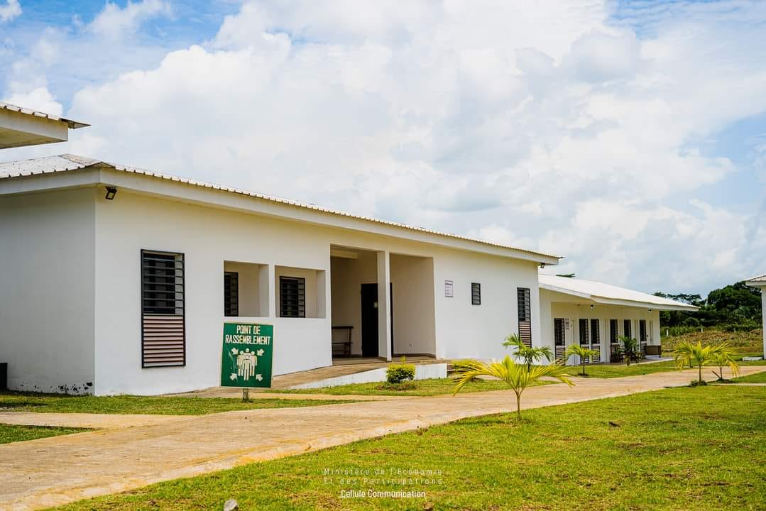 Inauguration hôpital Ndendé : avancée majeure pour santé Gabon.