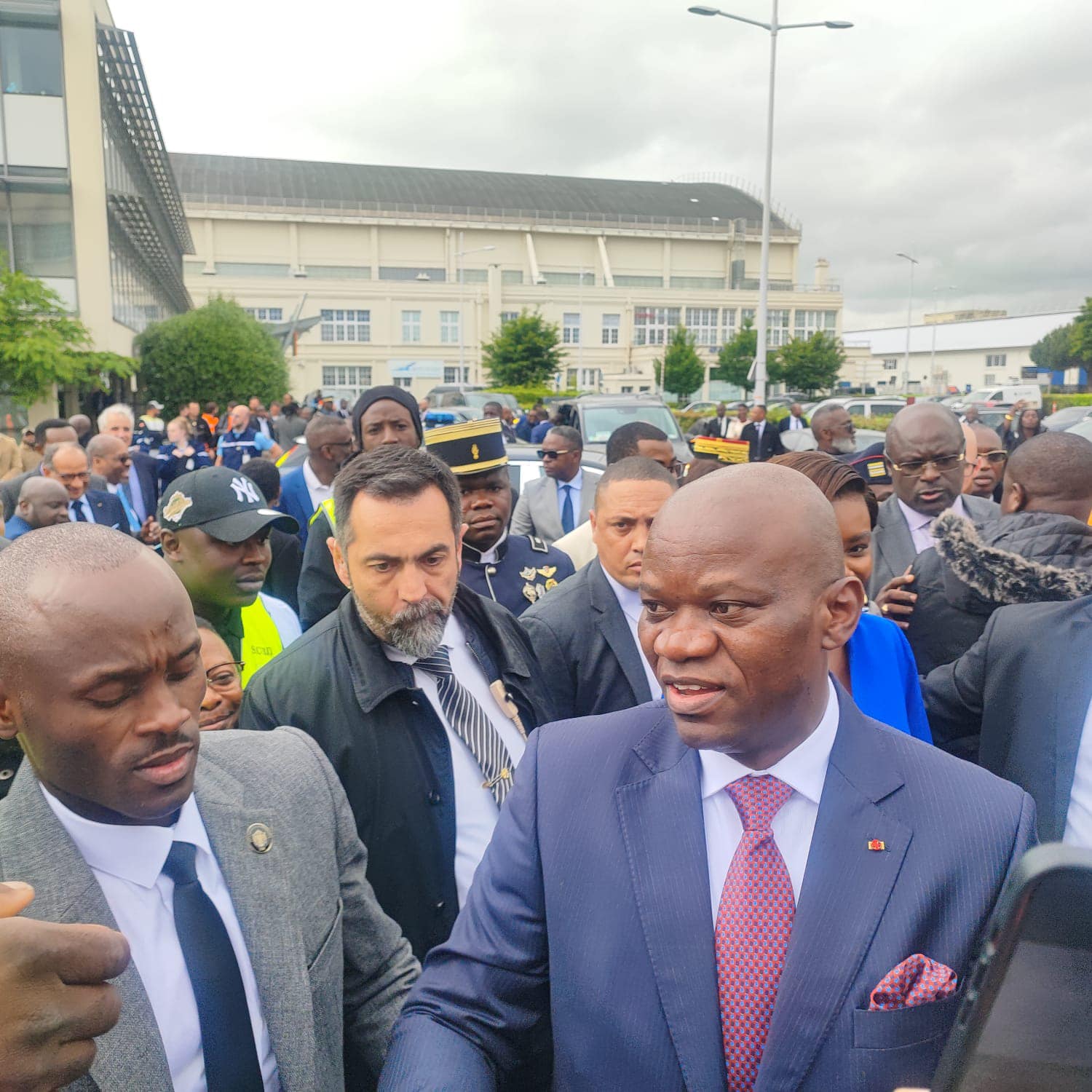 Accueil Triomphal à Paris pour le Président Gabonais Brice Clotaire Oligui Nguema