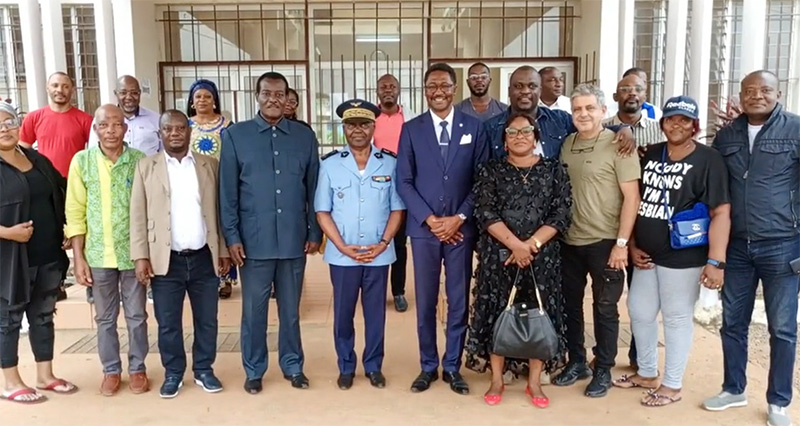 En visite à Mouila, Gervais Oniane encourage les Gabonais à voter massivement « oui » au référendum prochain.