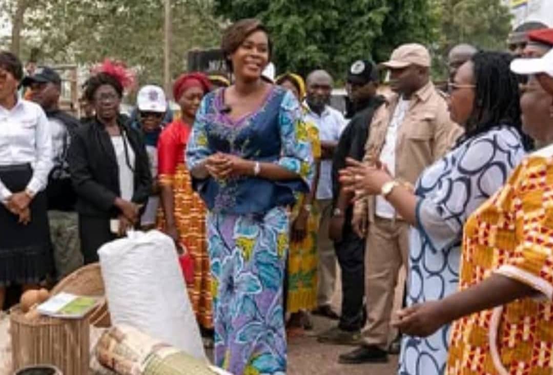 Promouvoir l’Agriculture Locale : La Première Dame à la Foire de Tchibanga