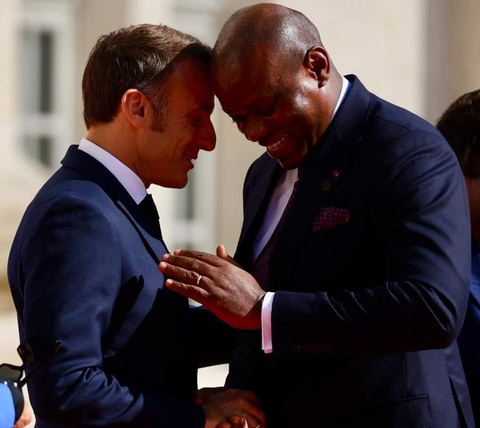 Sommet de la Francophonie : Entre Oligui et Macron, ça baigne comme le piment dans la sauce !