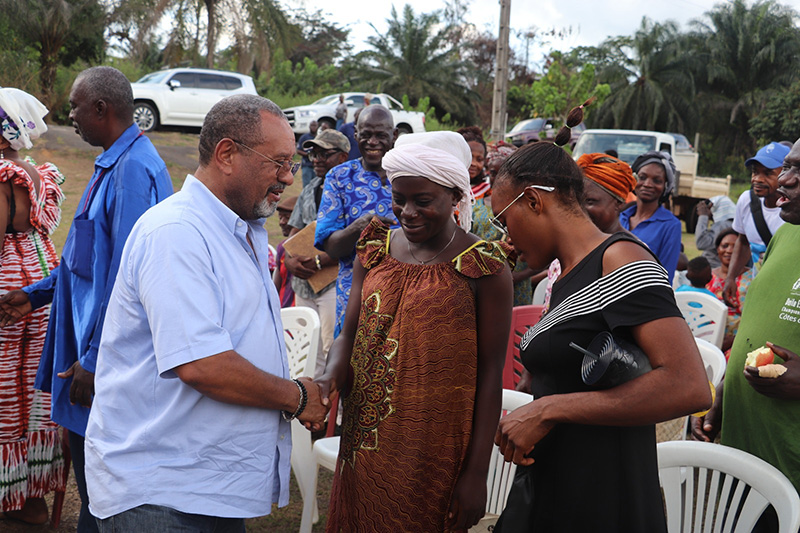 Guy-Bertrand Mapangou mobilise les habitants de Tsamba-Magotsi autour des projets du CTRI