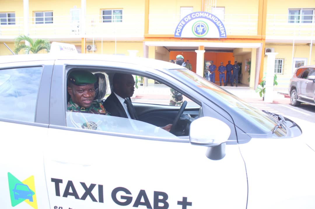 Un Gabonais, Un Taxi : 417 premiers jeunes au volant de leurs véhicules pour dynamiser le transport à Libreville.