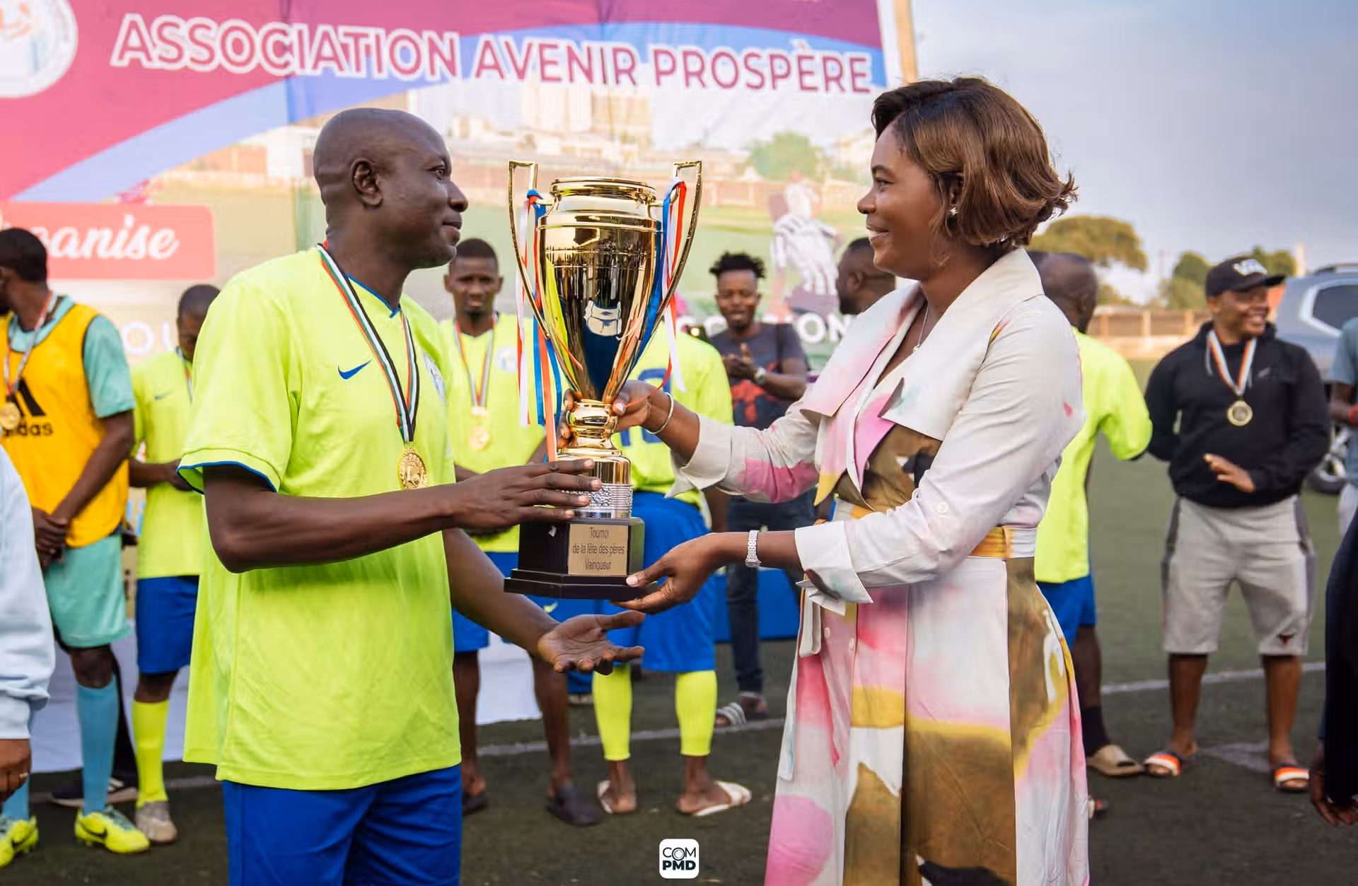 Port-Gentil : La Première Dame célèbre les pères à travers le football communautaire