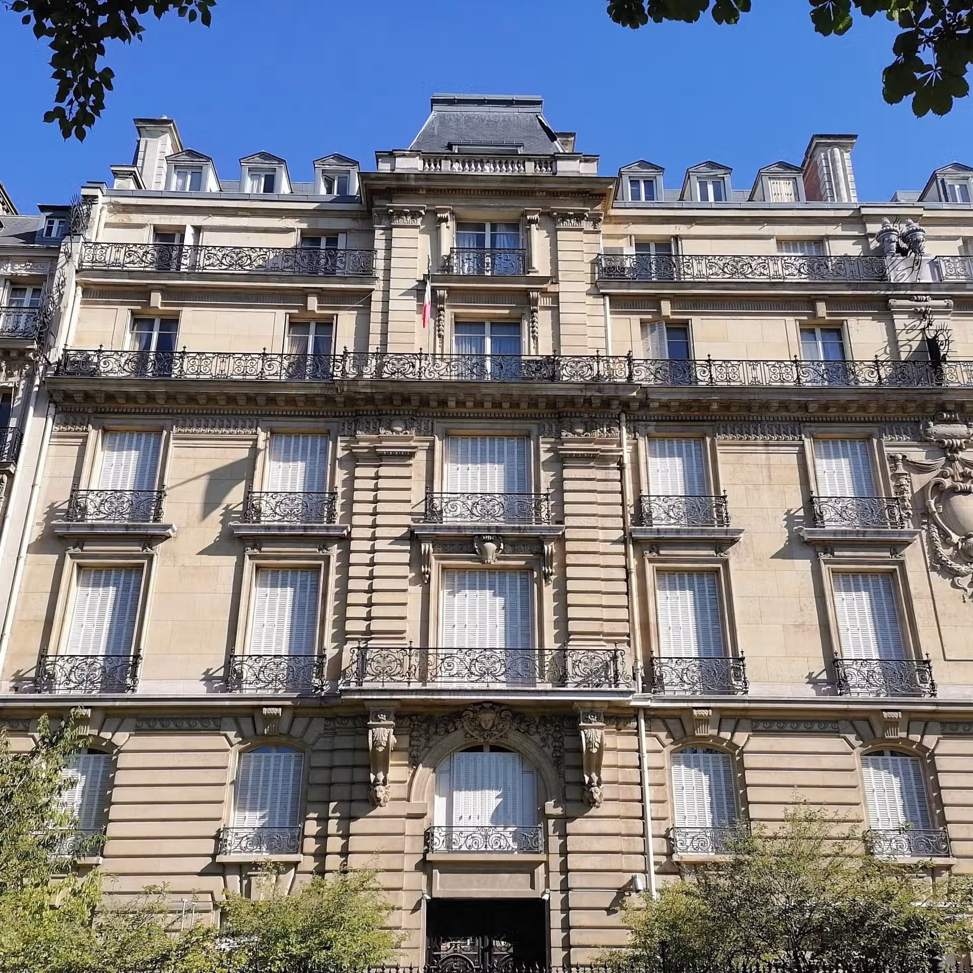 Paris vend le manoir de Teodorin Obiang : À qui reviendra l’argent ?